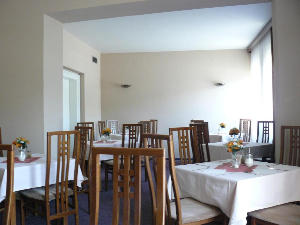 Hotel Bila Ruze Brno Bagian luar foto